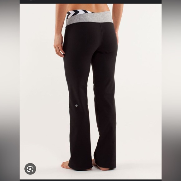Lululemon Astro Flare Pant Size 4 - Picture 5 of 5